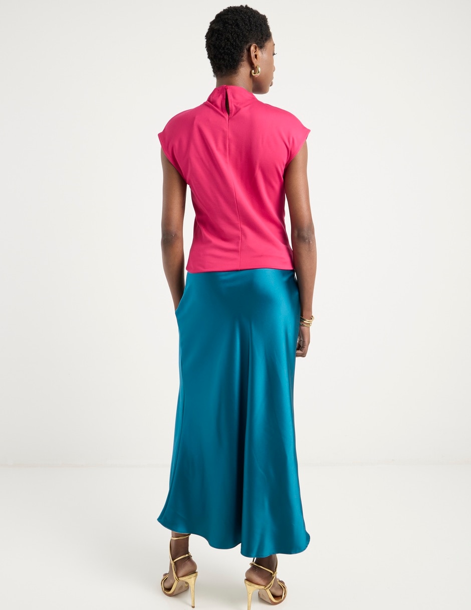 Falda crop a la cintura 6