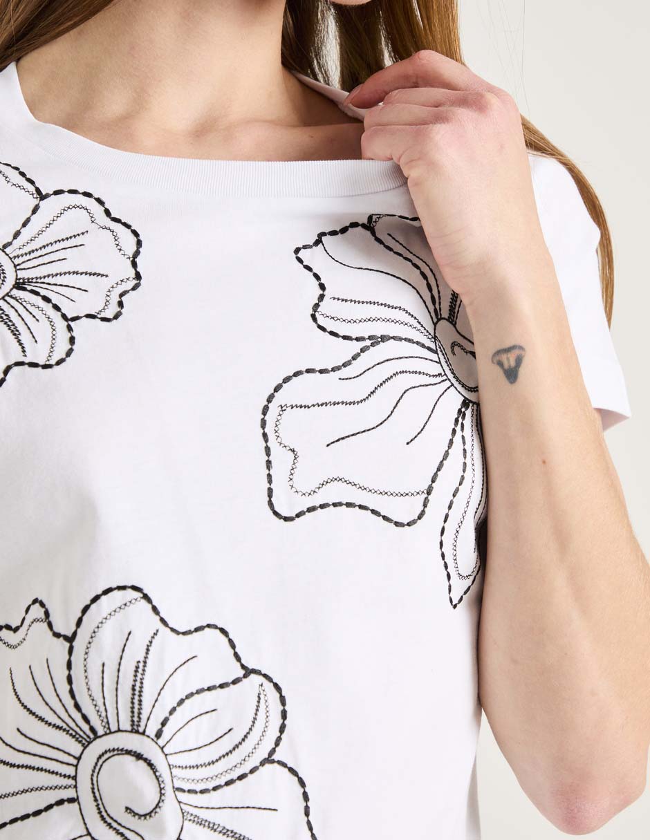 Playera manga corta Contempo cuello redondo para mujer