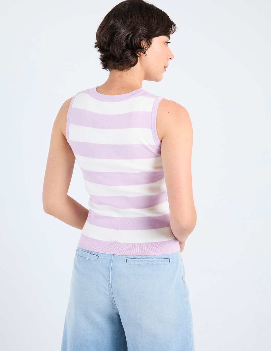 Top cuello redondo escote regular 6