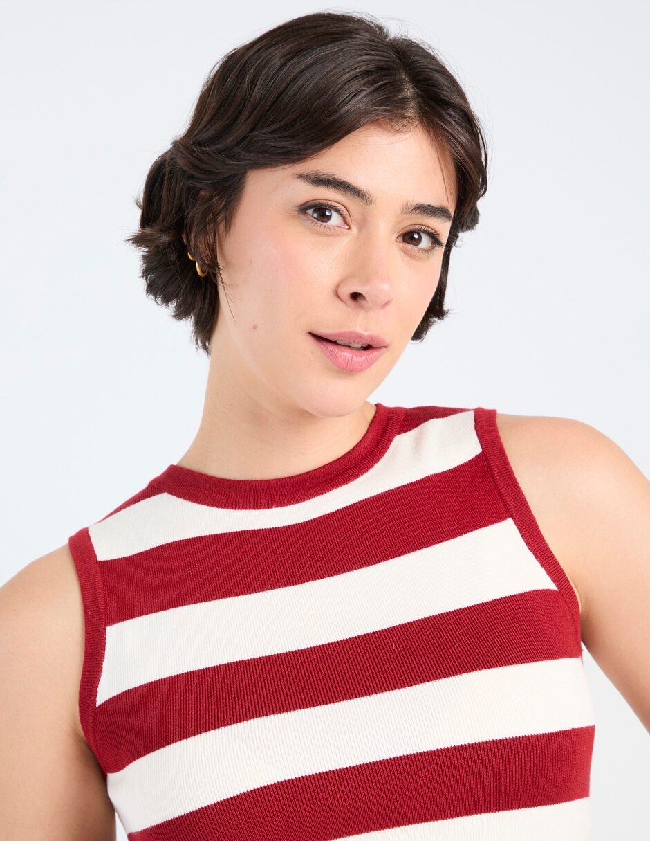 Top cuello redondo escote regular 4