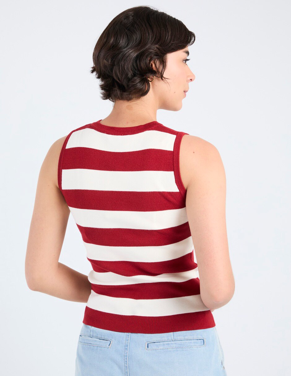 Top cuello redondo escote regular 6