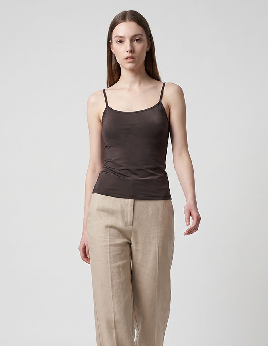Top cuello redondo escote medio tirante delgado