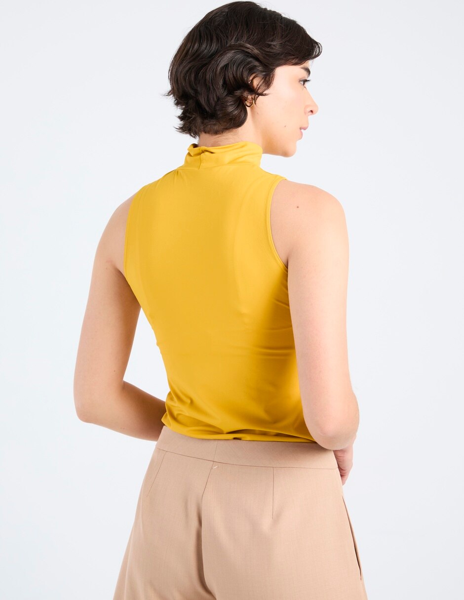 Top cuello alto tirante ancho 7