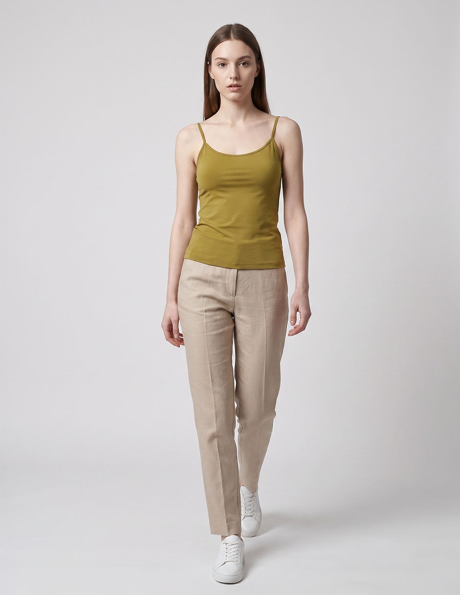 Top cuello redondo escote medio tirante delgado