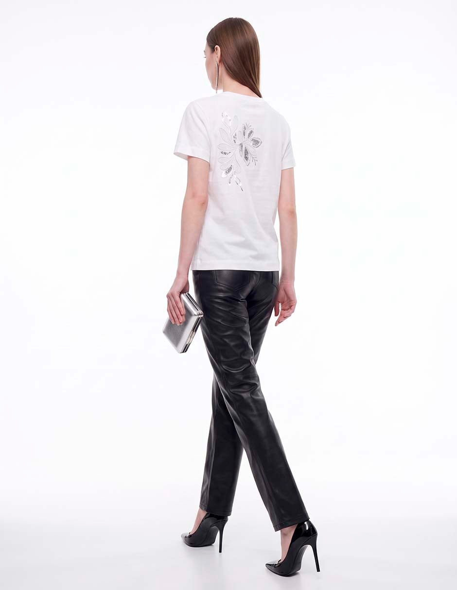Playera manga corta cuello redondo para mujer. 2
